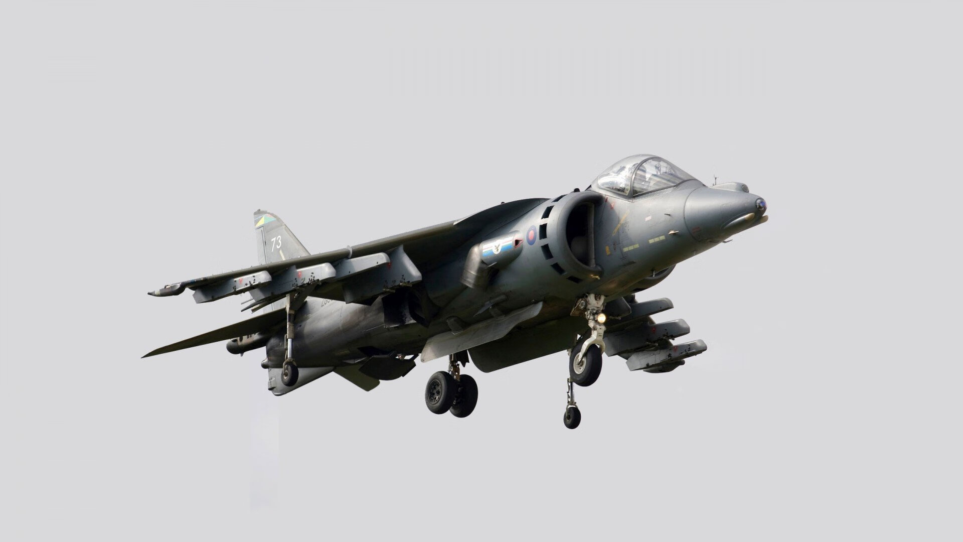 球员赛前暗示伤愈复出，球队重整旗鼓，正式比赛开始前球员必须佩戴的装备有