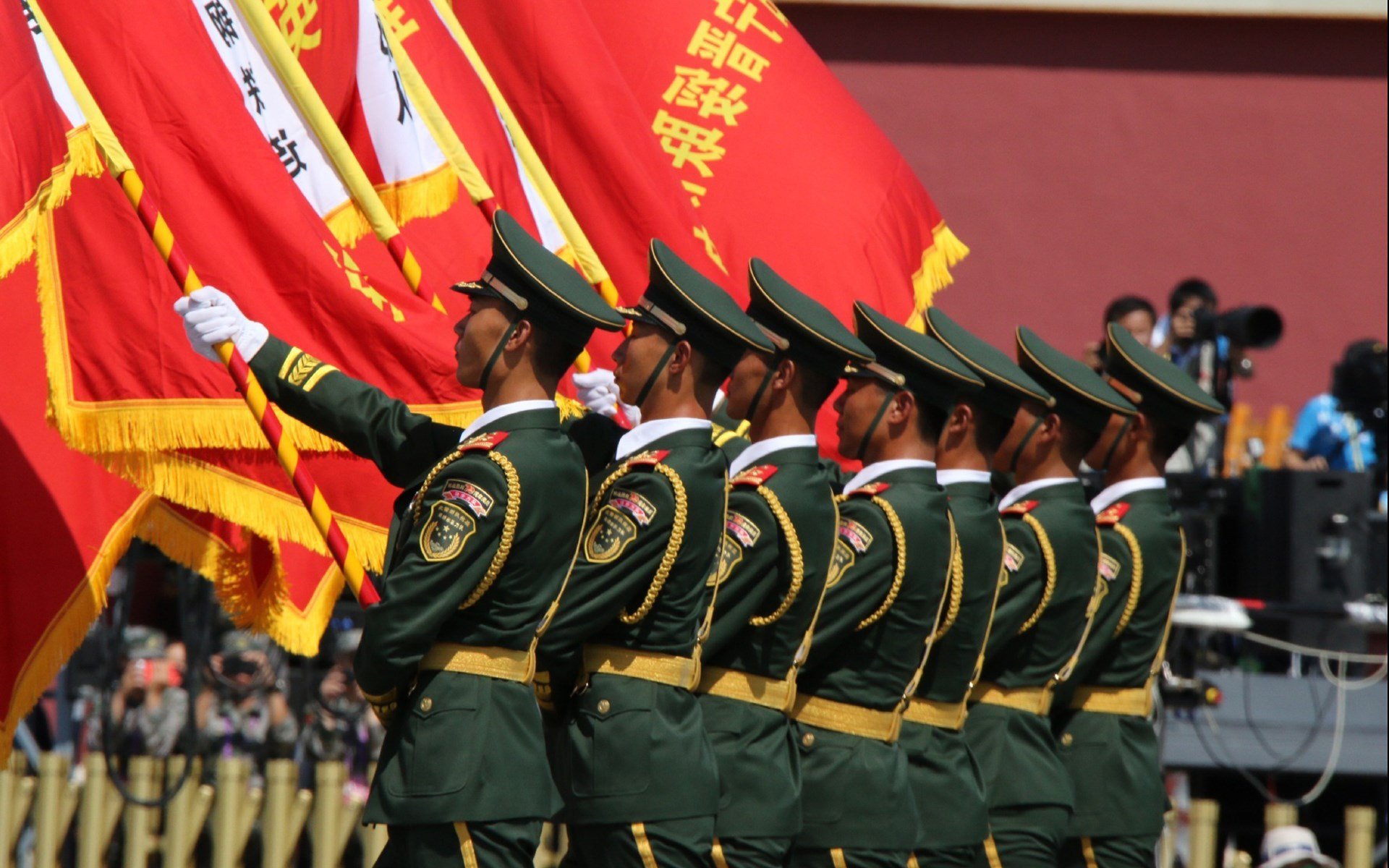 美国男足在巴黎奥运会上展现出强大的团队协作能力,美国男足集训名单