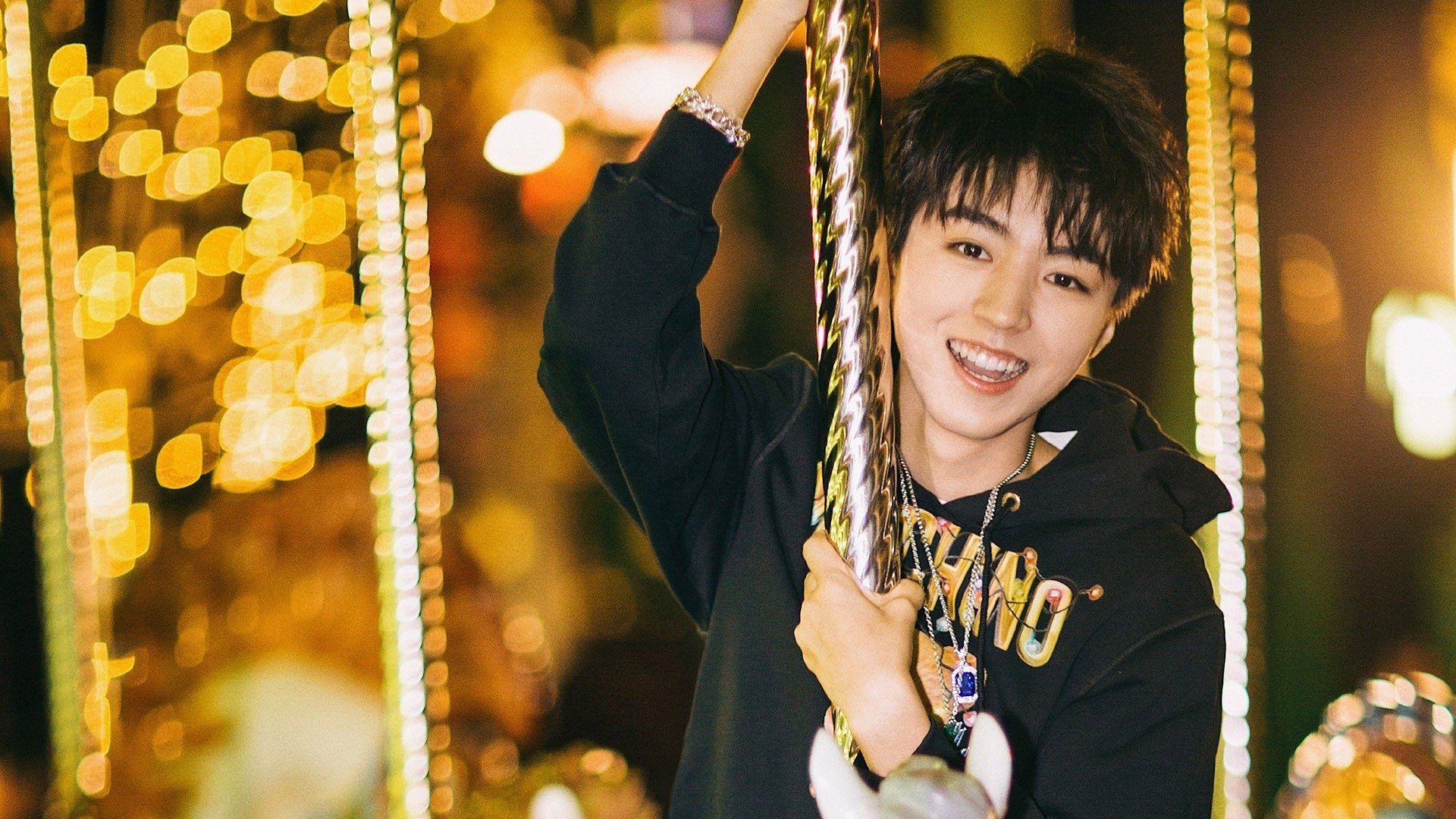 球队技术与战术结合紧密，场上表现卓越，球队战术怎么设置