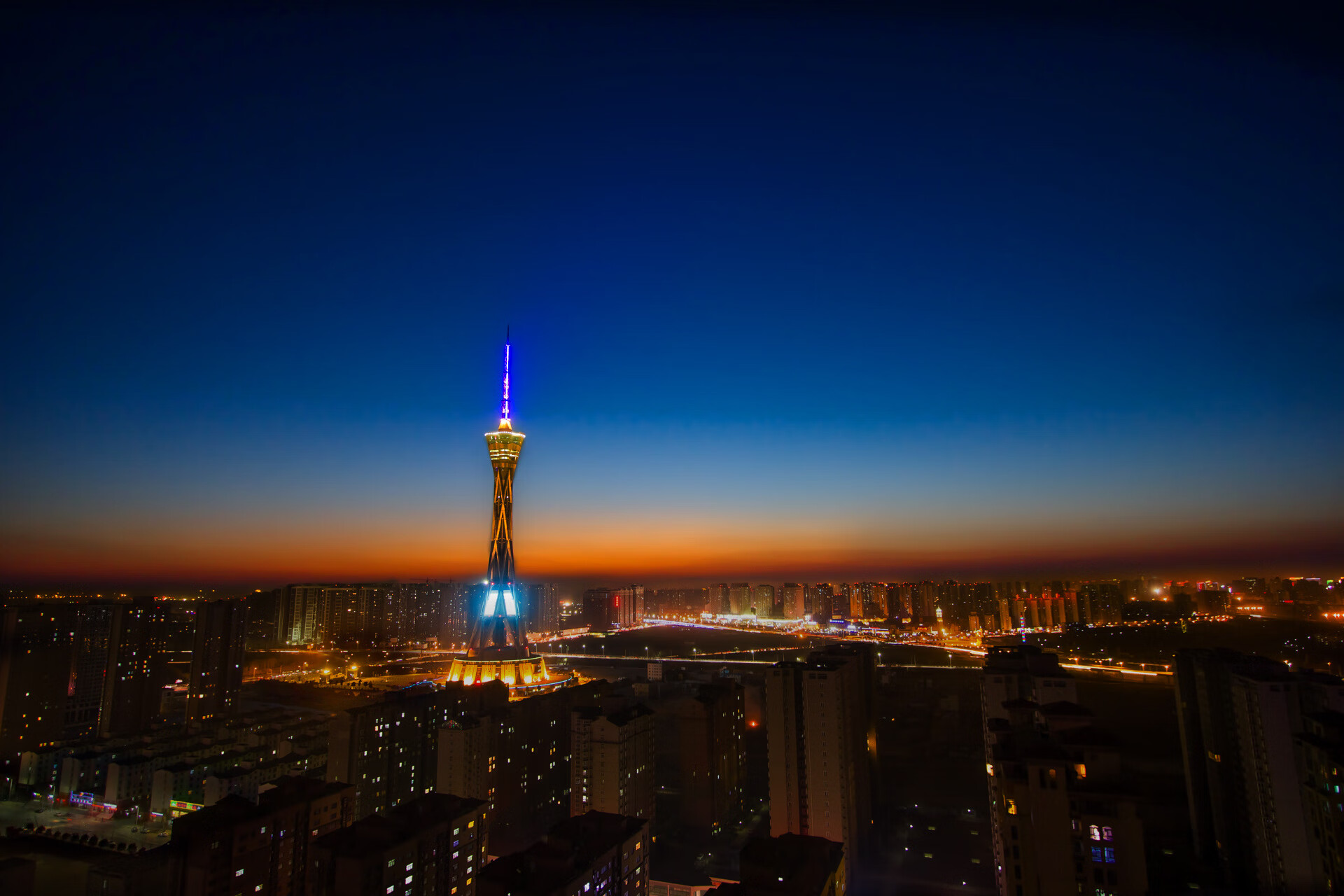 leyu乐鱼体育综合-欧洲杯激烈角逐：战术与个人能力的完美融合，欧洲杯发挥出色