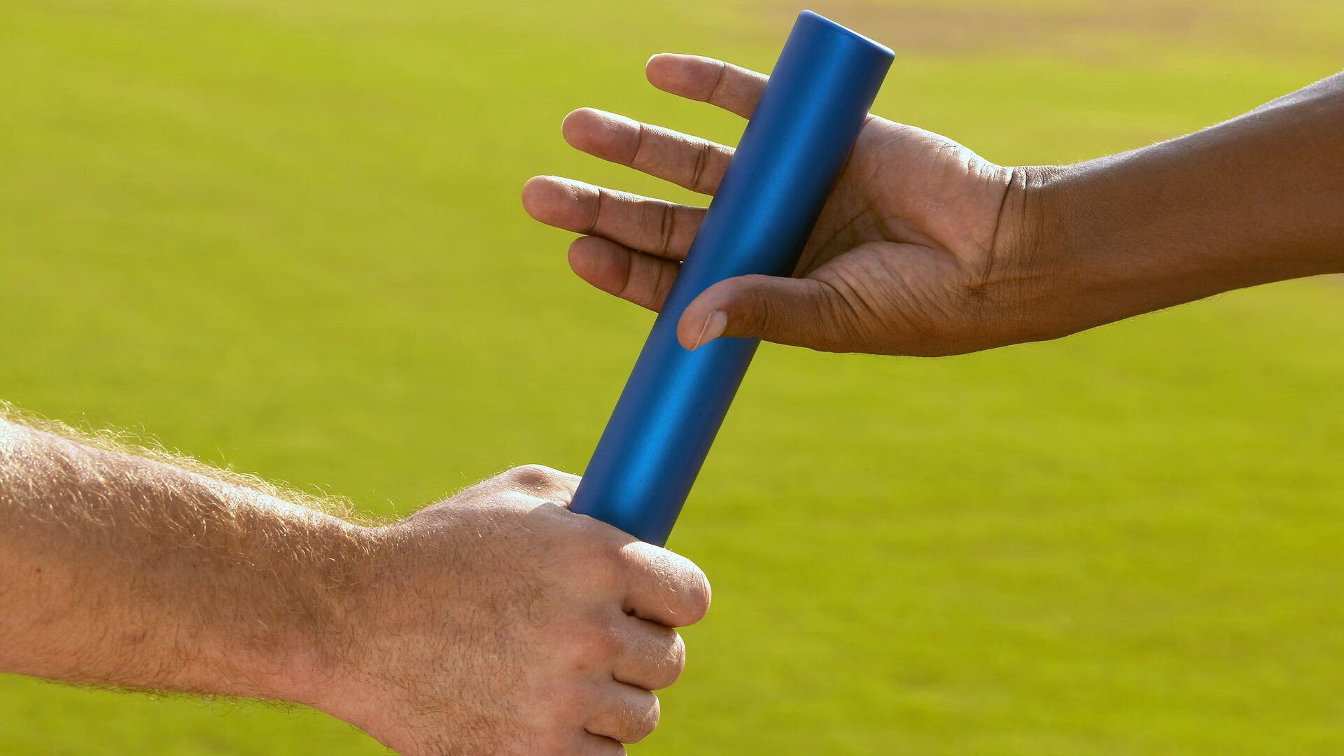 “高原疯狂:雪山之巅的极限比拼”,雪山高峰