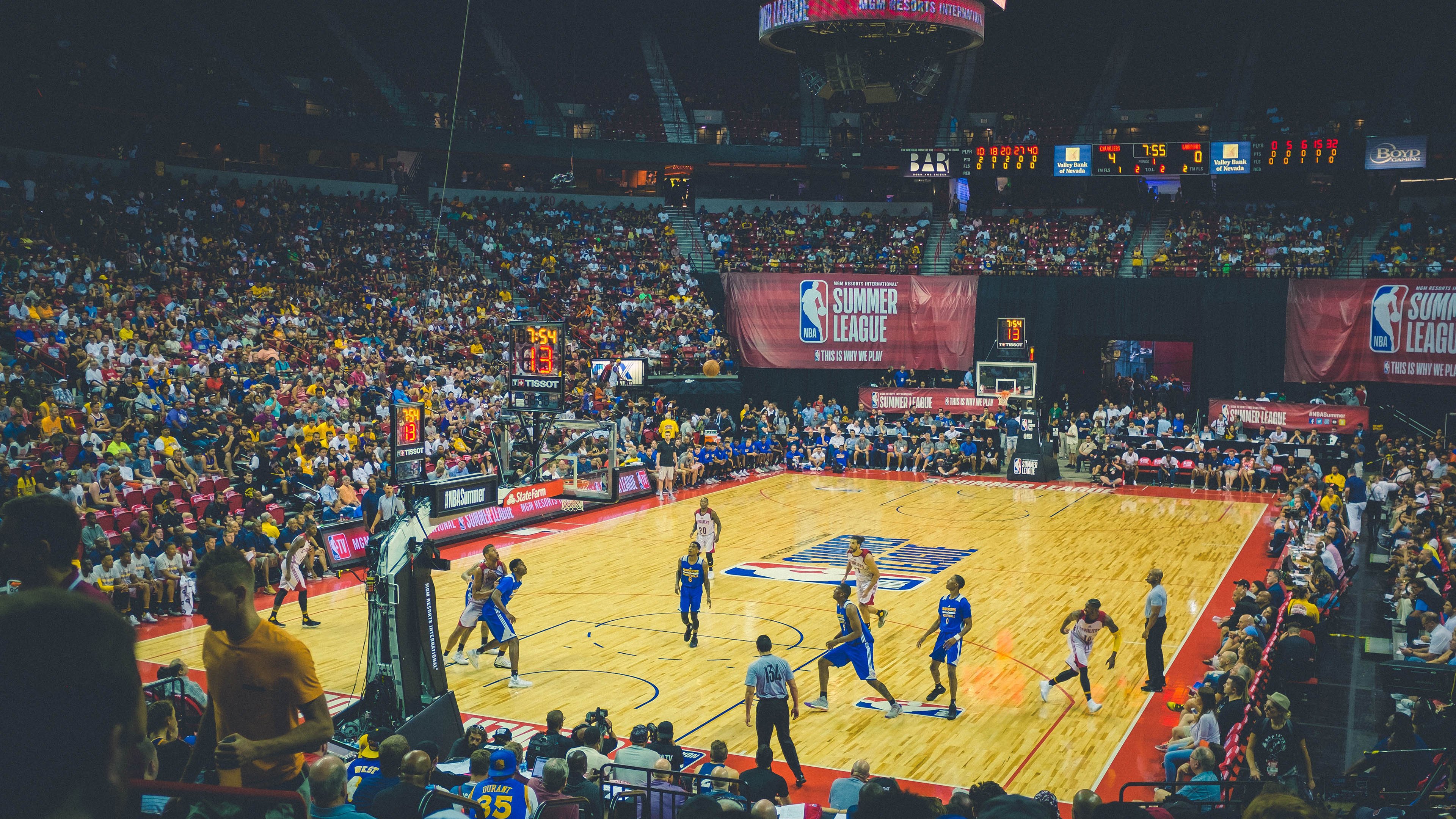 篮球公益赛事推动社区健康生活方式,社区举办篮球比赛体现社区什么功能